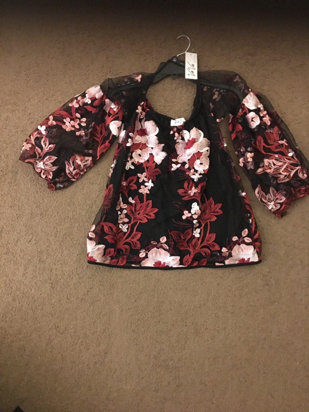 Women's Black and Magnolia's Print Off The Shoulder Top Size Large